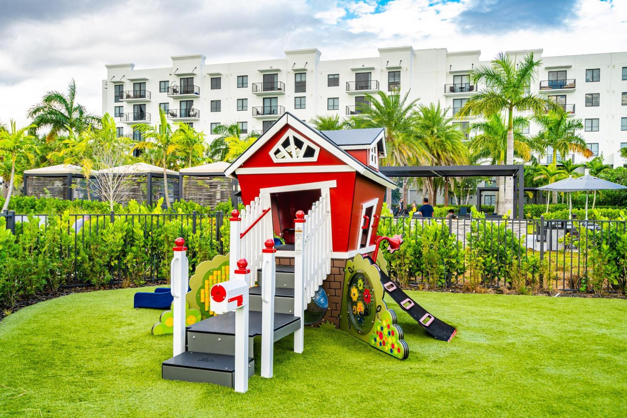 Amazing 2 Bedroom Unit In Doral Miami With Free Parking Hialeah Gardens Eksteriør bilde