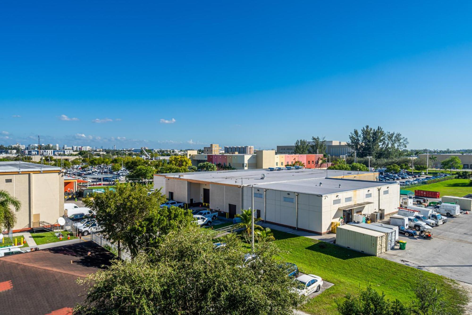 Amazing 2 Bedroom Unit In Doral Miami With Free Parking Hialeah Gardens Eksteriør bilde