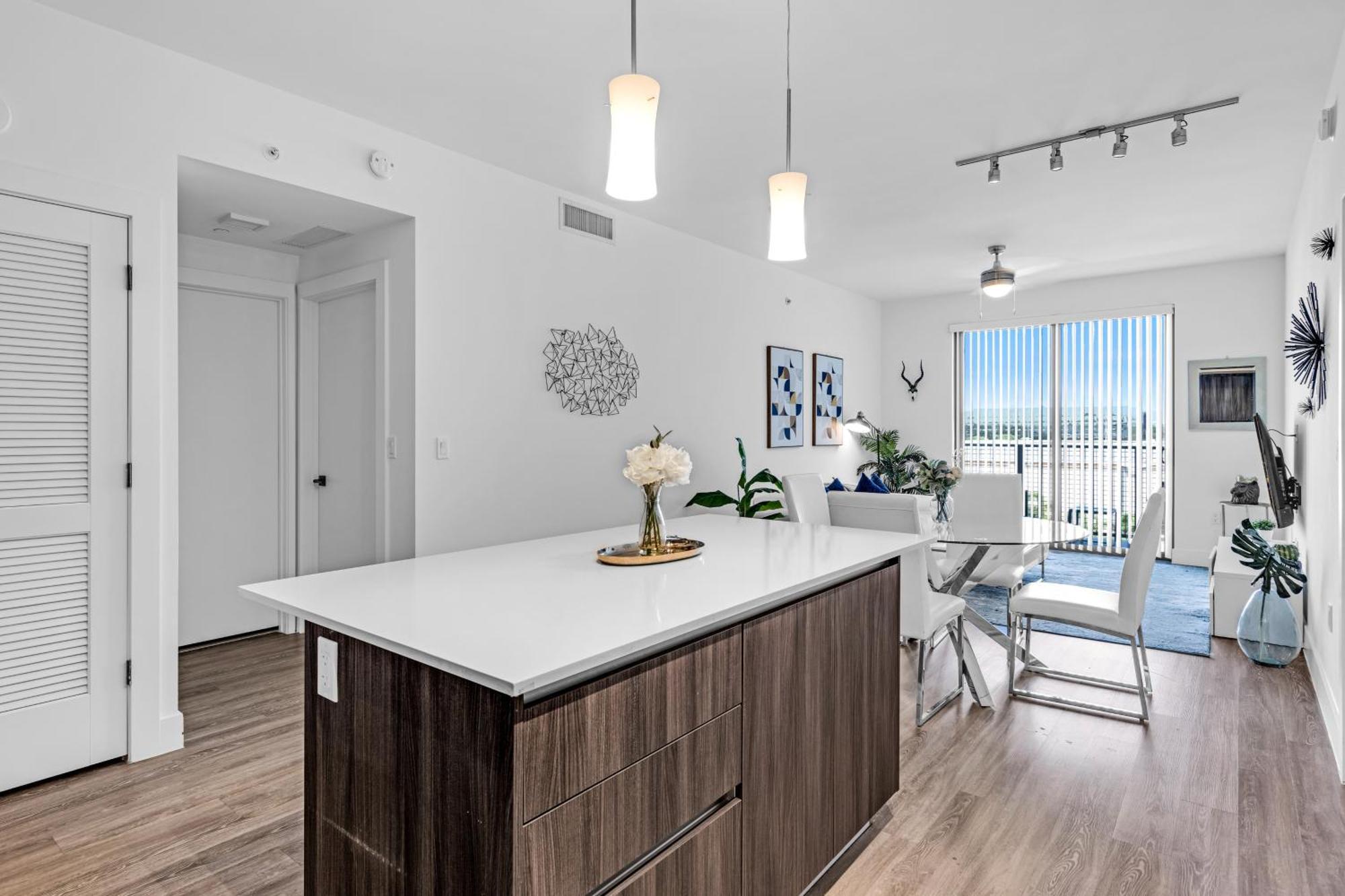 Amazing 2 Bedroom Unit In Doral Miami With Free Parking Hialeah Gardens Eksteriør bilde