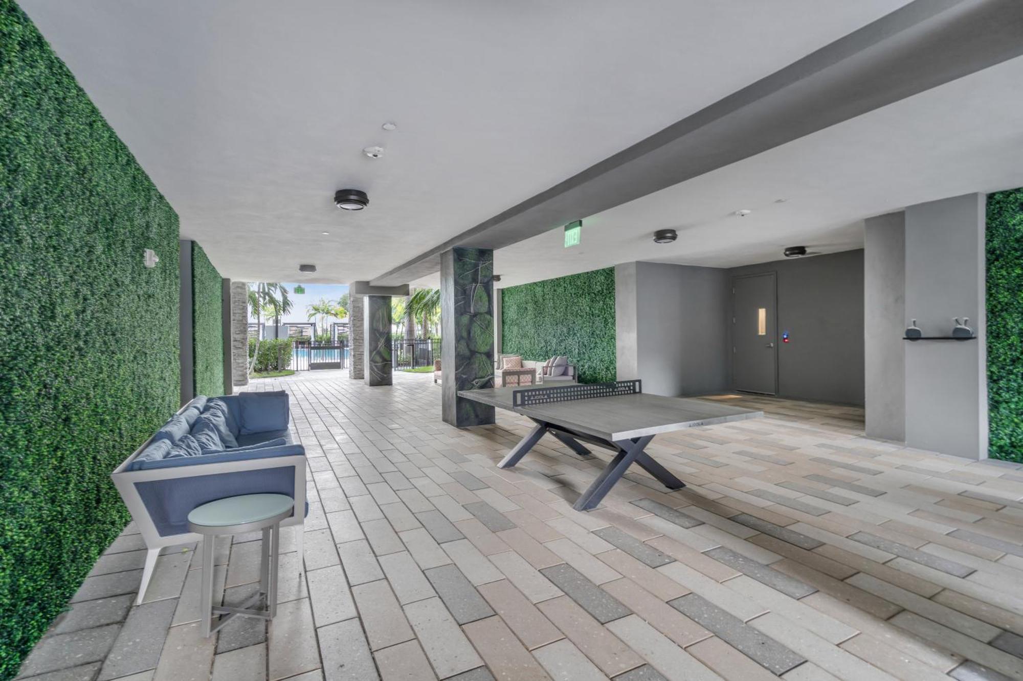 Amazing 2 Bedroom Unit In Doral Miami With Free Parking Hialeah Gardens Eksteriør bilde